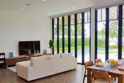 batch_LINE_ALBUM_Beachfront 17_260223_13