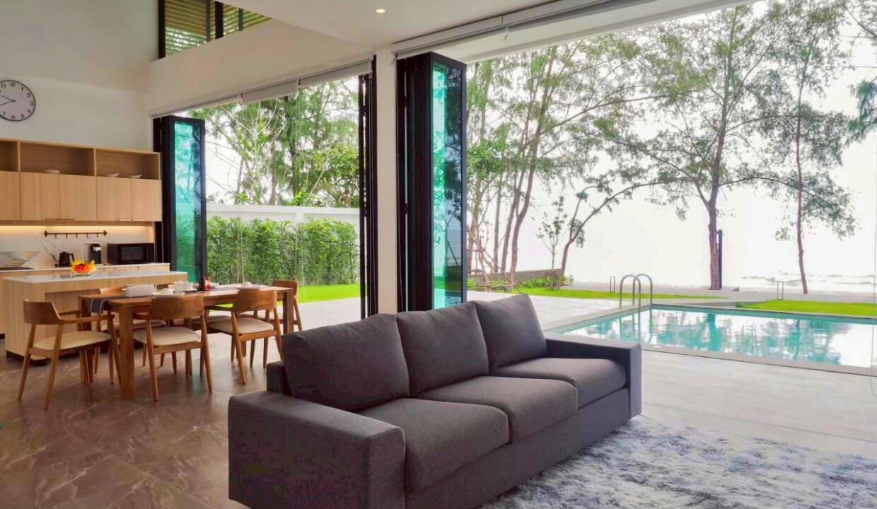 batch_LINE_ALBUM_Beachfront 17_260223_5