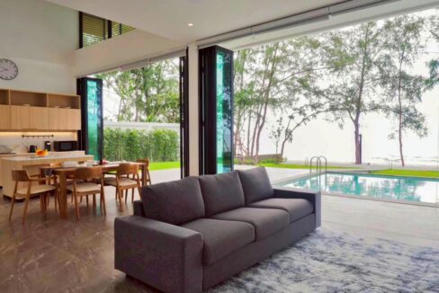 batch_LINE_ALBUM_Beachfront 17_260223_5