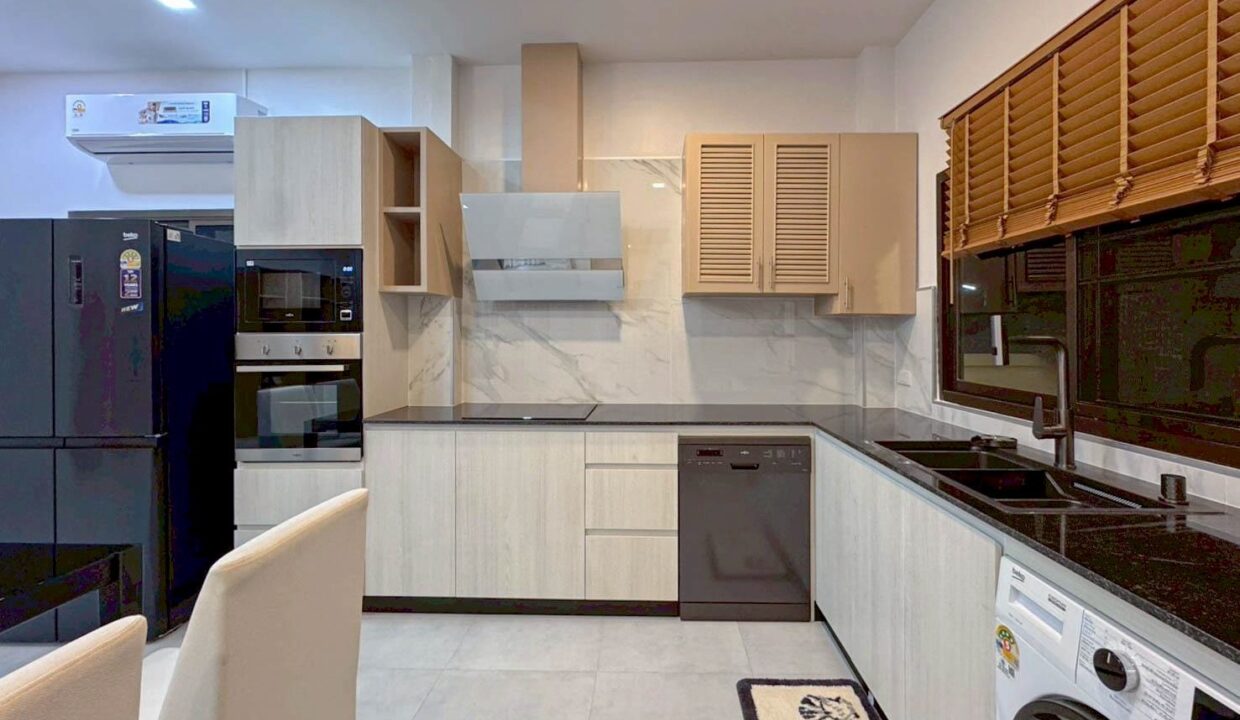 LINE_ALBUM_8.5mb. 3bed 3bath soi102_260406_18