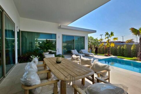 batch_LINE_ALBUM_The Mountains 12.9_260427_15