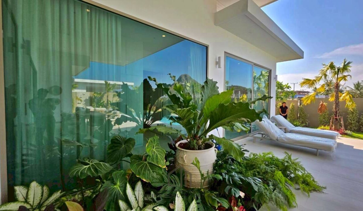 batch_LINE_ALBUM_The Mountains 12.9_260427_16