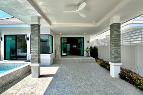 batch_LINE_ALBUM_Villa Town 4_260503_30