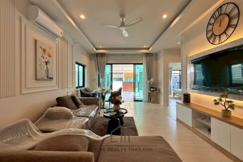batch_LINE_ALBUM_Villa Town 4_260503_4
