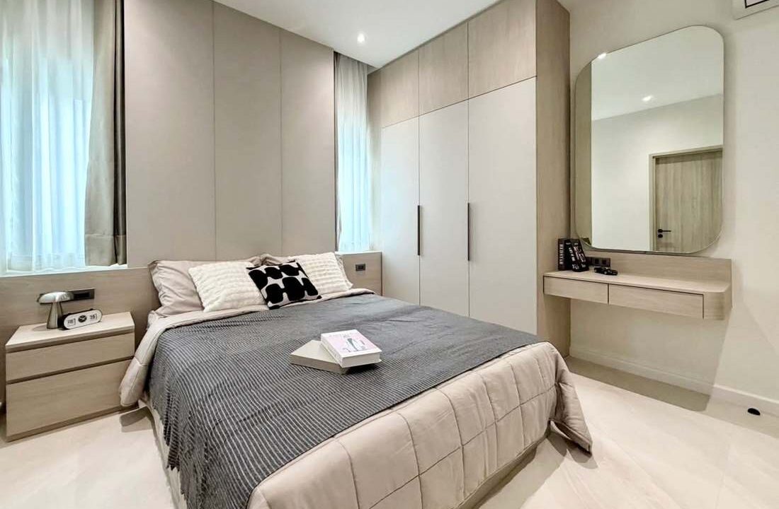 12-bedroom
