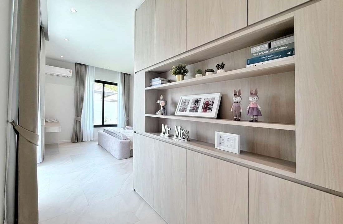 13-bedroom-shelf