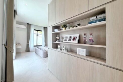 13-bedroom-shelf
