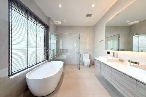 14-bathroom-tub