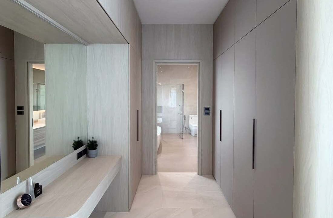 16-walk-in-closet