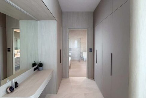 16-walk-in-closet